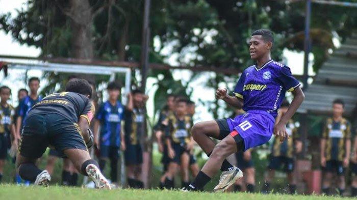 Fadly Alberto saat bermain di SSB Sukorejo Putra.