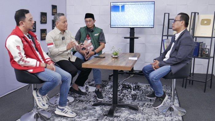 Anggota Tim Kampanye Daerah (TKD) Prabowo - Gibran di Jawa Timur, Hidayat (kemeja abu-abu) saat hadir dalam Talkshow Politik Tribun Series, Rabu (15/11/2023) yang digelar Tribun Jatim Network.