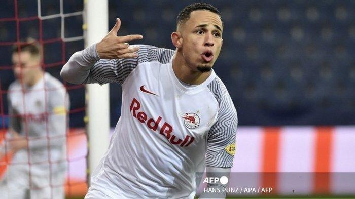 Pemain RB Salzburg Noah Okafor yang kini menjadi pemain AC Milan