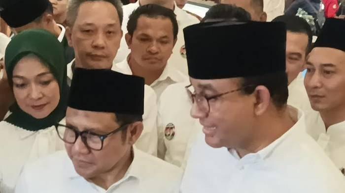 Cak Imin dan Anies Baswedan saat ditemui awak media, seusai deklarasi Capres-Cawapres di Hotel Majapahit Surabaya, Sabtu (2/9/23).