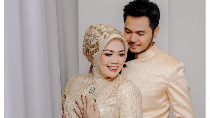Elly Sugigi dan Aher