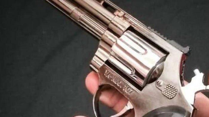 Ilustrasi pistol - 