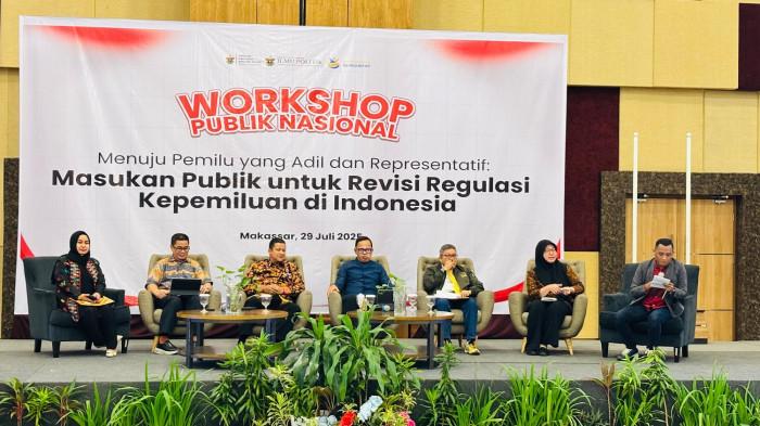 SYARAT CAPRES - Suasana Workshop Publik Nasional Menuju Pemilu yang Adil dan Representatif : Masukan Publik Untuk Revisi Regulasi Kepemiluan di Indonesia di Hotel Unhas, Kota Makassar, Selasa (29/7/2025). Unhas usul pemilihan pemimpin harus dengan jenjang pendidikan.