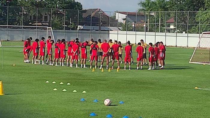 LATIHAN PSM - Skuad PSM Makassar latihan di Stadion Kalegowa, Kabupaten Gowa, Senin (28/7/2025). Skuad PSM Makassar tak kunjung lengkap jelang bergulirnya Super League 2025/2026.
