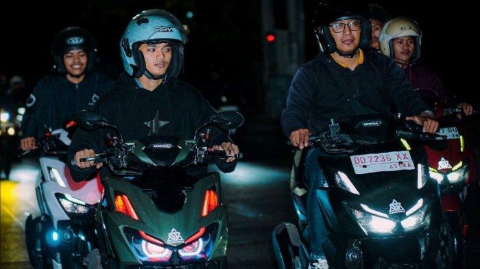 RIDING MALAM - Komunitas Solidaritas Vario 160 (SV160) Makassar riding malam santai bareng Astra Motor Sulawesi Selatan (Asmo Sulsel) di Makassar, Selasa (8/7/2025). Acara Nocturnity Riding ini merupakan ajang apresiasi bagi anggota komunitas yang selama ini jadi bagian vital dalam ekosistem Honda.