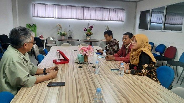 Guru MAN Insan Cendekia (MAN IC) Gowa, Sulawesi Selatan berkunjung ke kantor Tribun-Timur.com, Jl Cendrawasih No 430, Kota Makassar, Sulawesi Selatan, Kamis (26/1/2023). Alumni angkatan pertama MAN Insan Cendekia (MAN IC) Gowa, Sulawesi Selatan rata-rata kini berkuliah di kampus-kampus populer di Indonesia.