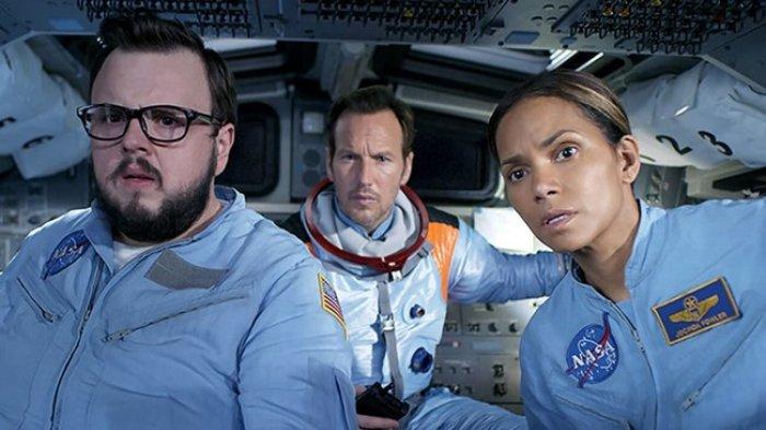 Film Moonfall tayang perdana di Bioskop Trans TV malam ini.