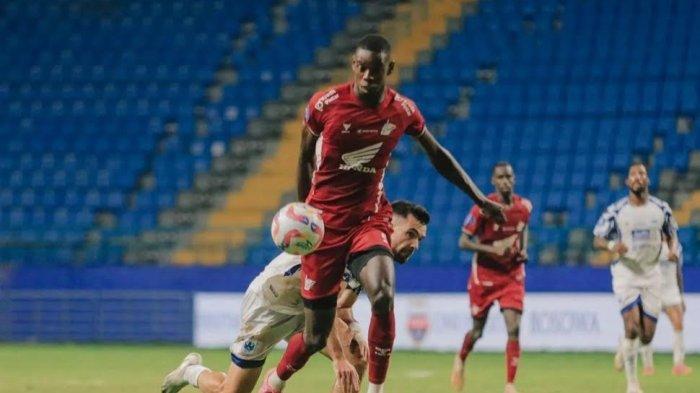 Adilson Silva mengalami penurunan performa di Liga 1 2024/2025. Apakah ia benar-benar korban kutukan nomor punggung 9 di PSM Makassar.