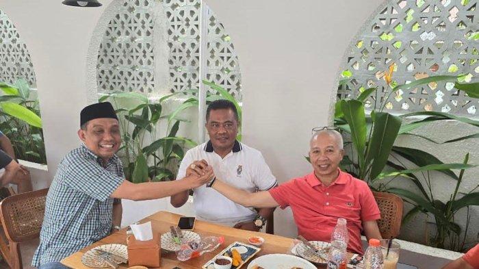 Pertemuan Ketua Gerindra Pinrang Ahmad Abdi Baramuli, Ketua DPD II Golkar Pinrang Usman Marham, dan Ketua Demokrat Pinrang Muhtadin di salah satu cafe di Pinrang, Sulawesi Selatan.