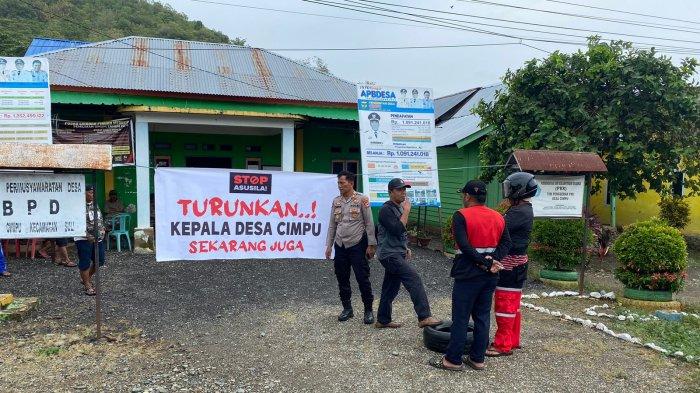 Kepala Desa Cimpu, Kecamatan Suli, Kabupaten Luwu Sulawesi Selatan berinisial AL didemo warganya. Aksi warga geruduk kantor desa viral di media sosial.  
