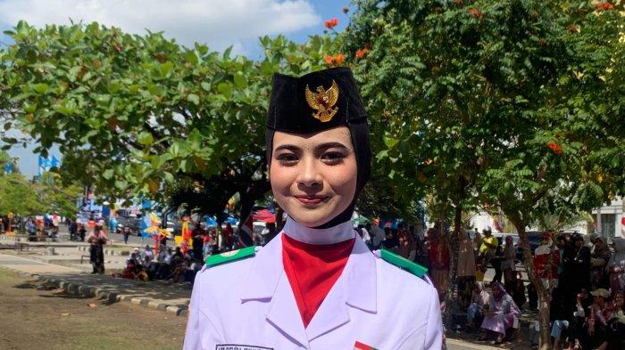 Andi Shevira Irwansyah, Pembawa Baki Upacara Pengibaran Bendera HUT RI ke-79 di Lapangan Merdeka Sengkang, Kabupaten Wajo, Sabtu (17/8/2024)
