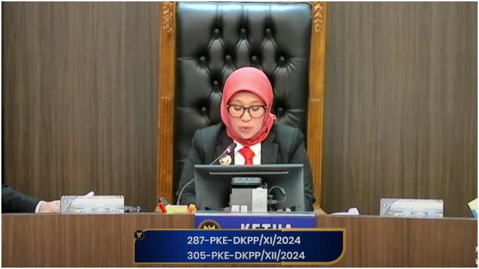 Anggota DKPP, Ratna Dewi Pettalolo memimpin sidang DKPP terkait pelanggaran dilakukan Ketua dan Anggota KPU Palopo, Jumat (24/1/2025).
