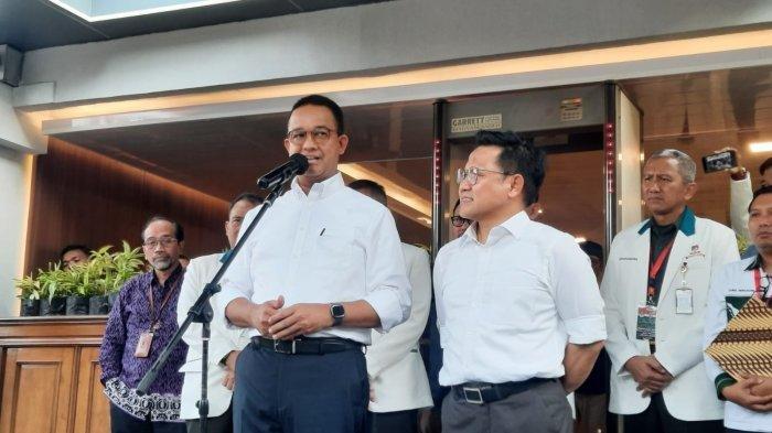 Bakal capres cawapres dari KIM Anies Baswedan-Muhaimin Iskandar dalam konferensi persnya di RSPAD Gatot Soebroto, Jakarta, usai tes kesehatan, Sabtu (21/10/2023)