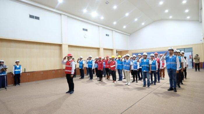PT PLN (Persero) Unit Induk Pembangunan Sulawesi menggelar Apel Bulan K3  Nasional 2025 dengan tema “Penguatan Budaya K3 dan Kompetensi SDM pada Era Transisi untuk Mendukung Produktivitas menuju Zero Harm Zero Loss” pada Jumat (10/01) di Aula Kantor UIP Sulawesi.