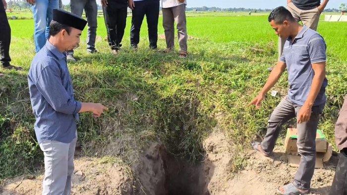 BOCAH TEWAS - Lubang sumur tempat Muhammad Uwais, bocah 4 tahun asal Takalar tenggelam, Jum'at (16/5/2025). Muhammad Uwais jatuh dan tenggelam saat bermain layangan bersama teman temannya.