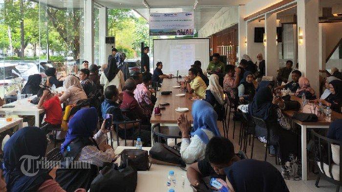 AGEN BRILINK - Suasana kegiatan Empowering Paguyuban BRILinkers Kota Makassar di New World Cafe, Jl. Yusuf Daeng Ngawing, Makassar, Sulsel, Selasa (24/06/2025). Kegiatan dalam rangka mendukung program joint marketing pendaftaran dan pembayaran iuran BPJS Ketenagakerjaan melalui AgenBRILink.