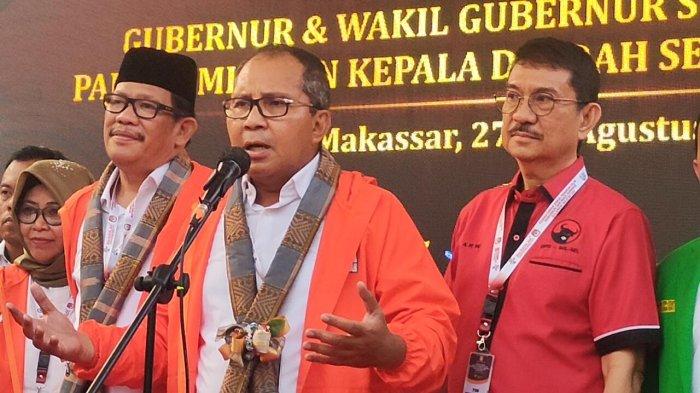 Bakal calon Gubernur Sulsel Danny Pomanto saat menyampaikan sambutan setelah mendaftar di Kantor KPU Sulsel, Jl AP Pettarani, Kota Makassar, Kamis (29/8/2024).
