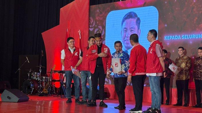 Bakal calon Wali Kota Parepare, Tasming Hamid terima rekomendasi dukungan dari PSI di Hotel Claro, Makassar, Selasa (30/7/2024).