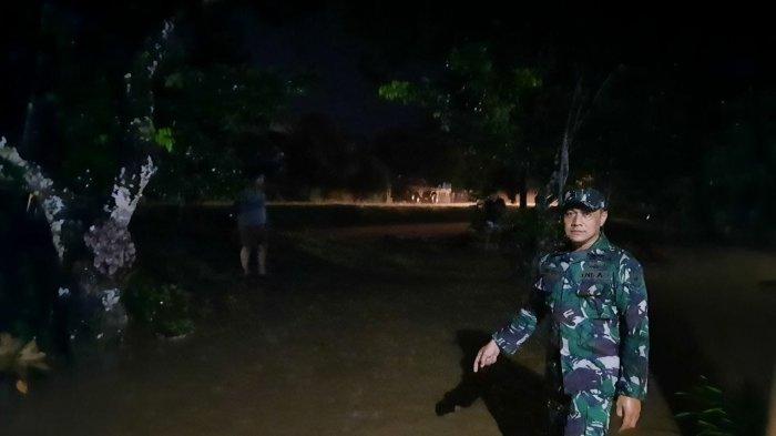 Banjir akibat luapan air sungai Bantimurung, Kecamatan Bone-bone, Lutra, Senin (25/3/2024) malam
 