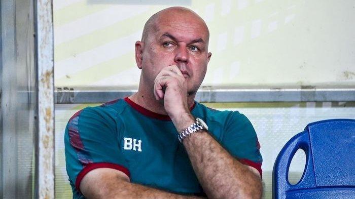 Bojan Hodak pikir-pikir ikuti langkah PSM Makassar tak melepas pemain Persib Bandung ke Timnas U-23.