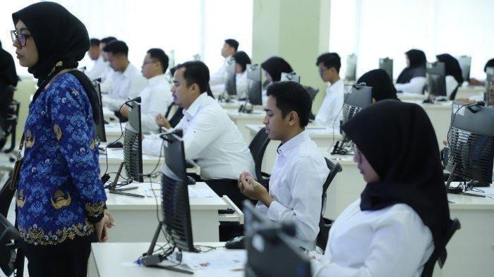 Peserta SKD CPNS Kementerian Pendayagunaan Aparatur Negara dan Reformasi Birokrasi (PANRB) T.A 2024 di Kantor Pusat Badan Kepegawaian Negara (BKN), Kamis (17/10/2024). KemenPAN-RB telah umumkan jadwal pengumuman hasil SKD dan SKB CPNS 2024. Simak detailnya!