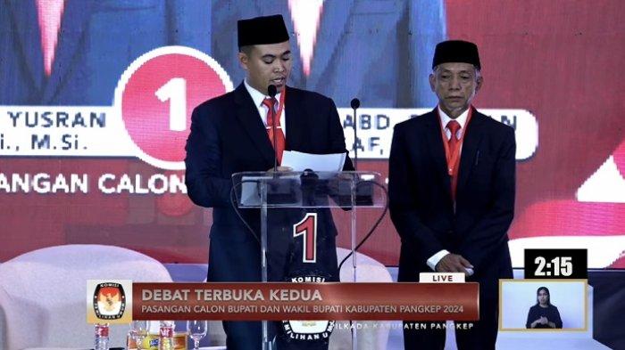 Calon Bupati dan wakil Bupati Pangkep nomor urut 1, Muh Yusran Lalogau - Abd Rahman Assagaf saat memaparkan visi misi dalam debat kedua calon Bupati dan wakil Bupati Pangkep di Hotel Four Point By Sehraton, jl Andi Djemma, Kota Makassar, Rabu (13/11/2024).
 