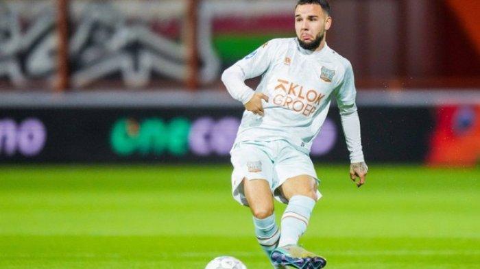 Calvin Verdonk adalah seorang pemain sepak bola asal Belanda yang memiliki darah Indonesia, yang berasal dari ayahnya yang berasal dari Meulaboh.