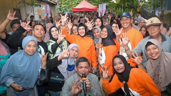 Calon Wali Kota Makassar, Indira Yusuf Ismail dan legislator DPRD Makassar Fasruddin Rusli temui warga di Kelurahan Rappocini, Kecamatan Rappocini, Rabu (2/10/2024).