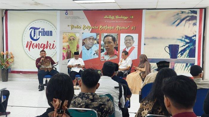 DIALOG BUDAYA - Para pemateri dalam dialog budaya yang digelar di Kantor Tribun-Timur, Jl Cendrawasih Makassar, Kamis (6/3/2025) sore. Gerakan Kedaulatan Budaya 2025 kembali menggelar Dialog Budaya dirangkaikan buka puasa bersama.
