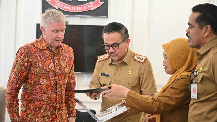 DUBES KANADA - Duta Besar Kanada untuk Indonesia Ambassador Jess Dutton bertemu dengan Sekda Sulsel Jufri Rahman di Baruga Lounge, Kantor Gubernur Sulawesi Selatan, Selasa (25/2/2025). Pertemuan ini banyak membahas isu pendidikan dan perekonomian hijau.