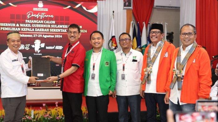 Danny-Azhar resmi daftar Pilgub Sulsel didampingi pimpinan partai pengusung, berlangsung di Kantor KPU Sulsel Jl Ap Pettarani, Kamis (29/8/2024). 