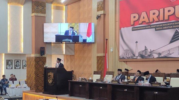 PARIPURNA DPRD - Wali Kota Makassar Moh Ramdhan Pomanto saat menyampaikan sambutan dalam rapat paripurna di Gedung DPRD Kota Makassar, Sabtu (8/2/2025). Danny Pomanto Kenang saat dirinya dilantik menjadi Wali Kota Makassar 4 tahun lalu.