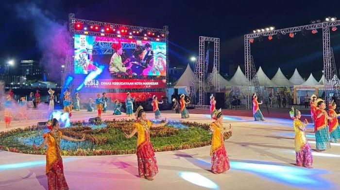 Dinas Kebudayaan (Disbud) yang mempersembahkan tarian Passompe, sebuah karya seni yang menggambarkan kisah para perantau dari Sulawesi Selatan di Timur Indonesia. Pada Kamis, 25 Juli 2024, tarian ini tampil memukau dan mengundang decak kagum dari penonton.