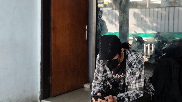 Teman dekat (pacar) FM, HE (29) saya melapor di kantor LBH Makassar, Jl Nikel Raya, Makassar, Rabu (16/8/2023) sore