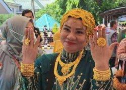 Jemaah haji Makassar Daeng Kanang - Fakta-fakta jemaah haji asal Makassar berbalut emas 180 gram saat pulang dari tanah suci, sontak jadi perhatian publik.