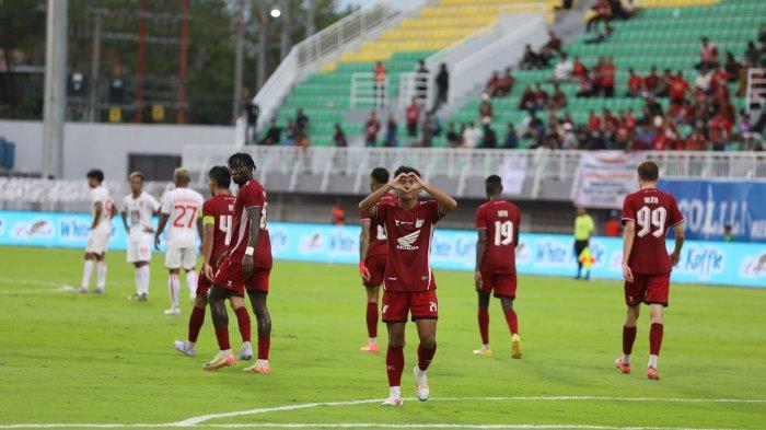 GOL PSM - Selebrasi Fahrul Aditia usai mencetak gol di laga PSM Makassar vs Malut United pada pekan 32 Liga 1 2024/2025 di Stadion BJ Habibie, Parepare, Sabtu (10/5/2025). Gol Fahrul Aditia menutup laga PSM Makassar vs Malut United 2-1 di babak pertama.
