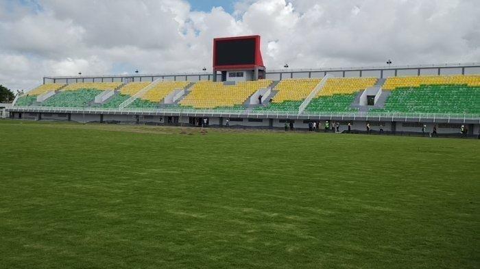 Kondisi tribun timur dan lapangan Stadion BJ Habibie, Kota Parepare, Sulawesi Selatan, Kamis (9/1/2025).