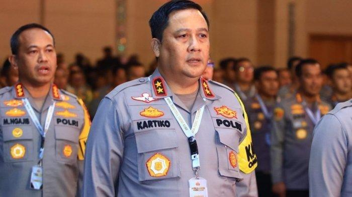 Irjen Pol Achmad Kartiko Kapolda Aceh. Irjen Pol Achmad Kartiko satu letting dengan Kapolri di Akpol.