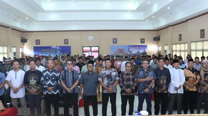 Sebanyak 140 anggota Jamaah Islamiyah (JI) di Sulawesi menyatakan membubarkan diri dan berikrar kembali ke NKRI. Momen ikrar berlangsung di gedung BPSDM Provinsi Sulawesi Selatan, Makassar, Minggu  27 Oktober 2024.