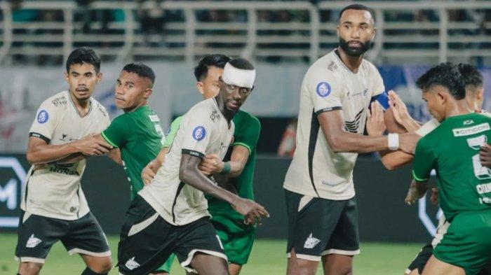 Jalannya laga Persebaya vs PSM Makassar pada pekan 9 Liga 1 2024/2025 i Stadion Gelora Bung Tomo, Surabaya, Rabu (23/10/2024) malam.