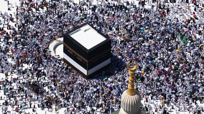 HAJI 2025 - Jamaah haji dari berbagai penjuru dunia saat ini sudah berada di Mekah. Mereka menunggu puncak haji di Arafah Kamis 5 Juni 2025 atau 9 Dzulhijjah 1446H