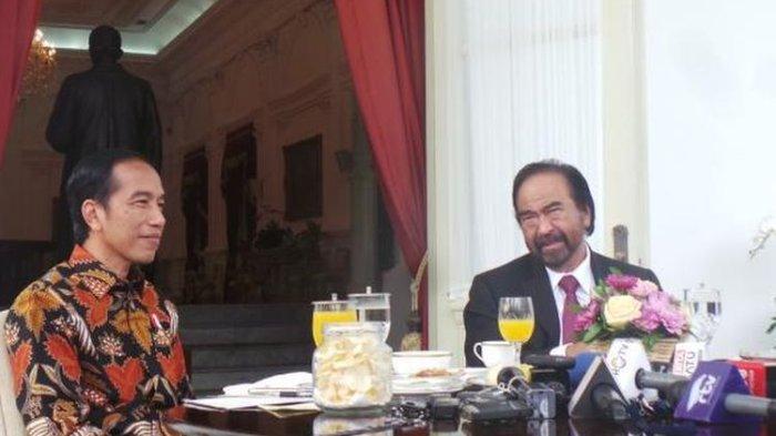 Presiden Joko Widodo (kiri) dan Ketua Umum Partai Nasdem Surya Paloh (kanan) ketika menggelar pertemuan di Istana Merdeka, Jakarta, Selasa (22/11/2016).