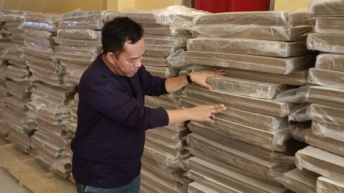 Komisi Pemilihan Umum (KPU) Kabupaten Maros telah menerima logistik pemilu, yakni 4.292 bilik suara, Sabtu (21/10/2023)
