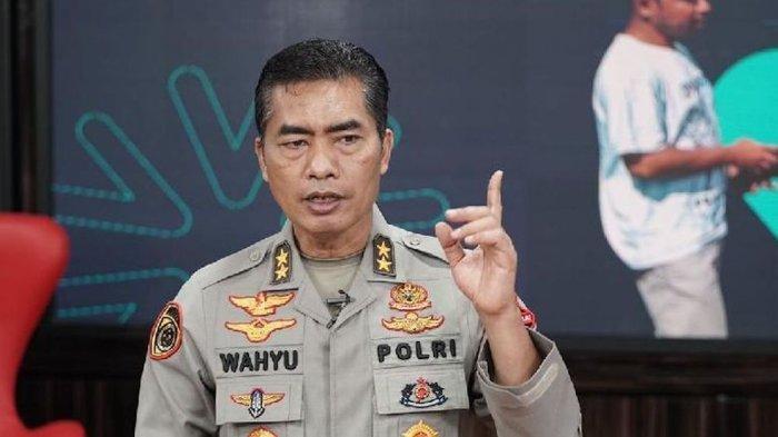 Kabareskrim Polri Komjen Wahyu Widada mengatakan Penyidik masih mencari pelaku pembunuhan Vina dan Eky Cirebon usai Pegi Setiawan dinyatakan bebas.