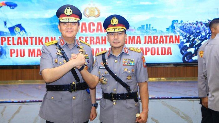 PELANTIKAN KAPOLDA - Kapolda Riau Irjen Herry Heryawan bersalaman dengan pendahulunya Irjen Mohammad Iqbal seusai pelantikan kapolda di Mabes Polri Jumat (14/3/2025). Irjen Herry Heryawan lulusan Akpol 1996.