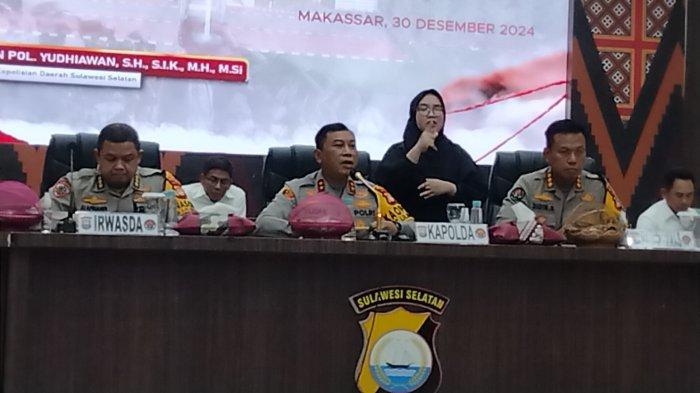  Kapolda Sulsel, Irjen Pol Yudhiawan, menegaskan tiga tersangka kasus peredaran skincare berbahaya akan ditahan meski ada pertimbangan kondisi kesehatan.
