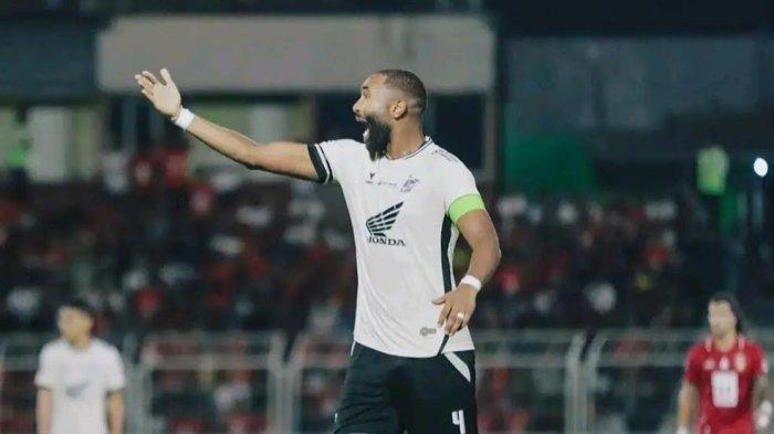 KEBERADAAN YURAN FERNANDES – Bek PSM Makassar, Yuran Fernandes saat melawan Malut United di Stadion Kie Raha, Ternate, Maluku Utara, Selasa (17/12/2024). Yuran Fernandes absen perkuat PSM Makassar dalam empat pertandingan karena cedera.