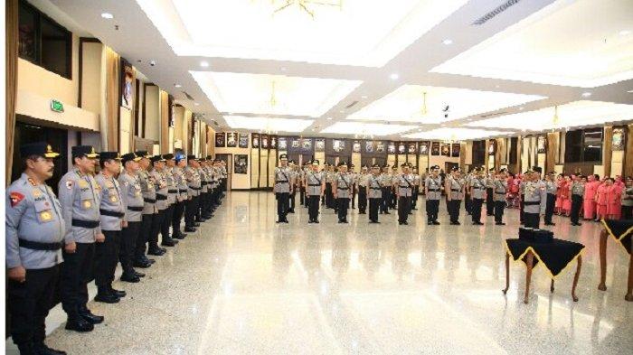Kapolri Jenderal Listyo Sigit Prabowo memimpin upcara pelantikan dan serah terima jabatan pejabat utama Mabes Polri dan para Kapolda, serta kenaikan pangkat sejumlah pati Polri di ruang Rupattama Mabes Polri, Sabtu (28/9/2024).
