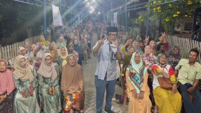 Caleg DPR RI Dapil Sulsel 3 dari Partai Gerindra, La Tinro La Tunrung akhiri kampanye politiknya di Kabupaten Pinrang, Sulsel. La Tinro bareng masyarakat menyerukan Prabowo-Gibran menang Pilpres 2024.