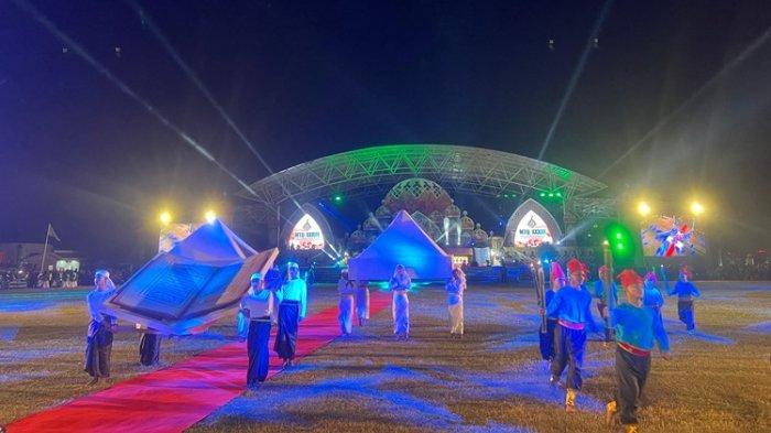 Suasana sebelum pembukaan MTQ ke-33 Sulsel di Lapangan Makkatang Dg Sibali, Kelurahan Kalabbirang, Kecamatan Pattallassang, kabupaten Takalar, Kamis (2/5/2024) malam.